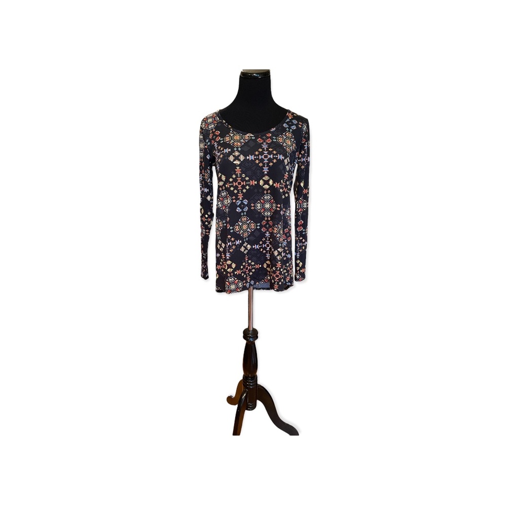S LuLaRoe Long Sleeved Lynnae Tee NEW Aztec Geometric Small